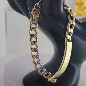Elegant gold-plated bracelet for women.